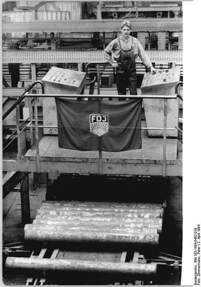 420px-Bundesarchiv_Bild_183-1984-0402-019,_Berlin,_VEB_Elektrokohle_Lichtenberg,_Elektroköhler