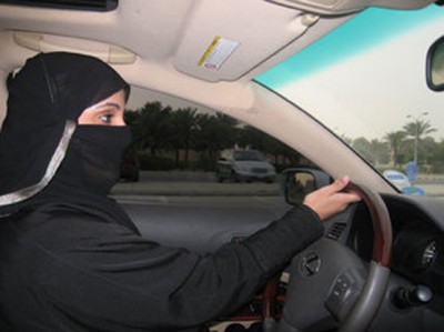 ARABIA_SAUDITA_-_woman_driver