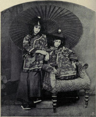 Lorina_and_Alice_Liddell